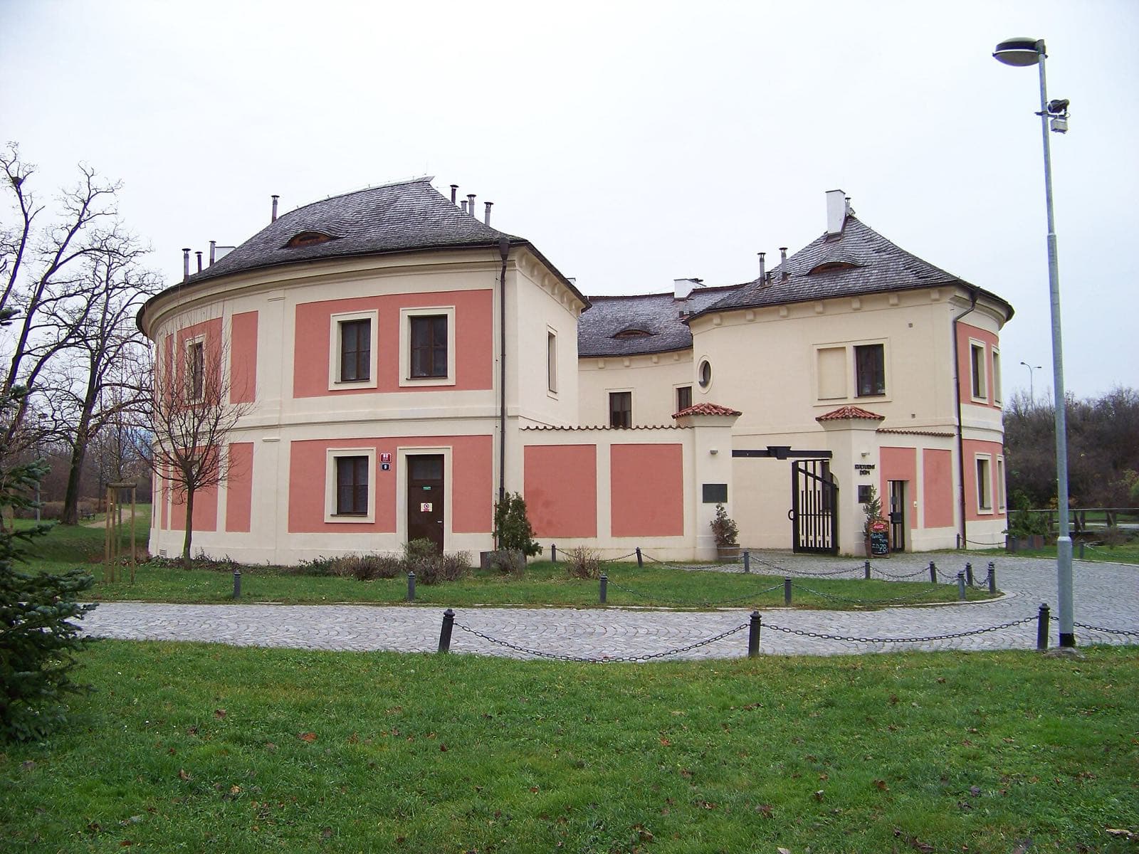 Chodovská tvrz