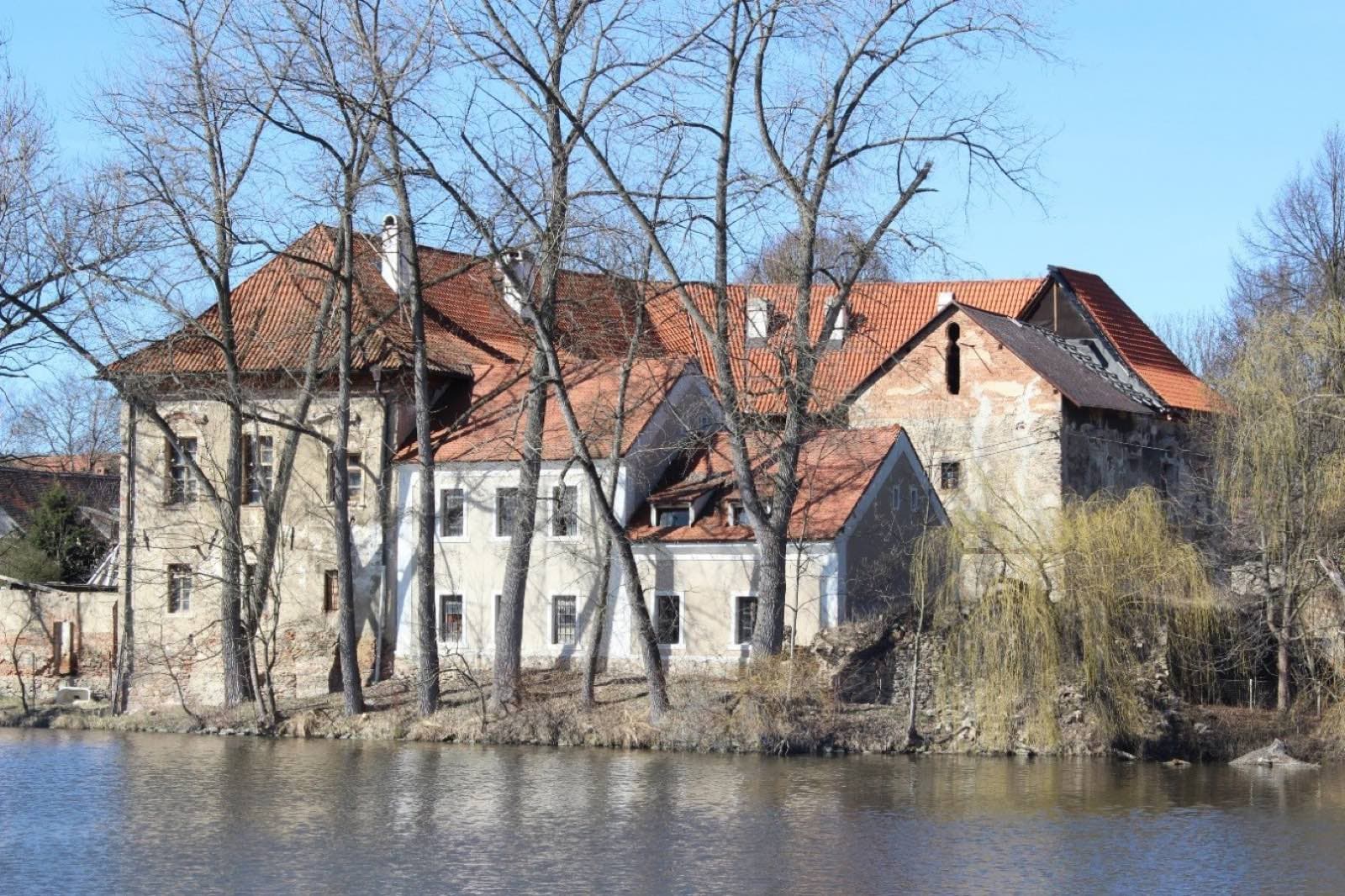 Tvrz Popovice
