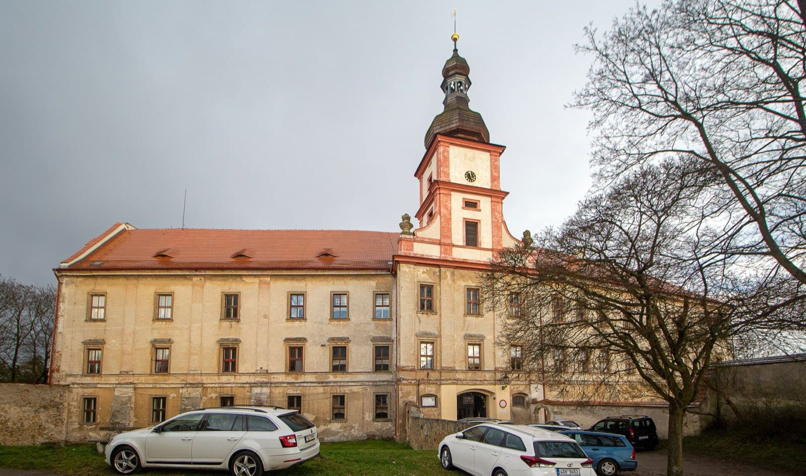 Zámek Bělá pod Bezdězem
