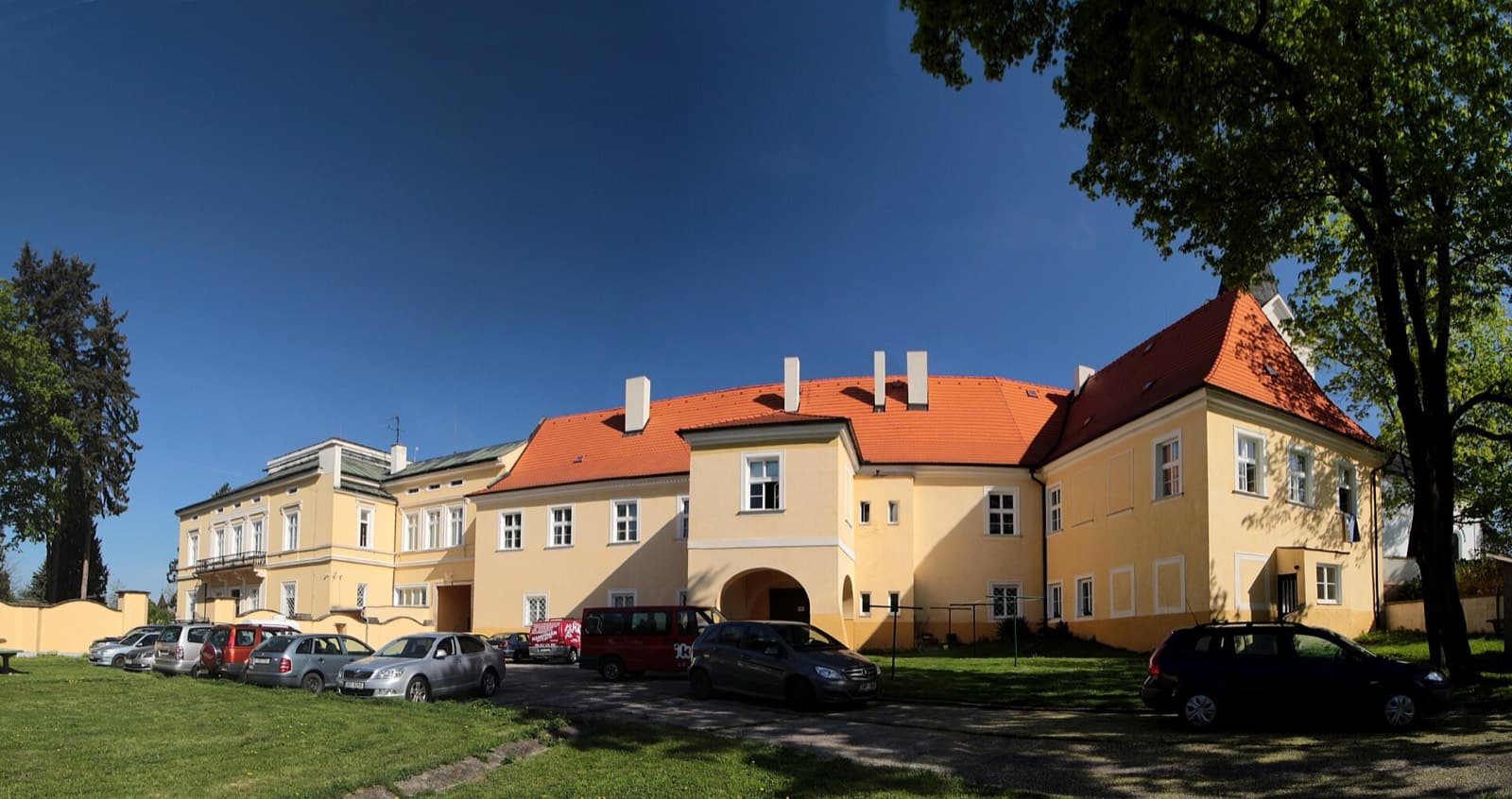 Zámek Dolní Počernice