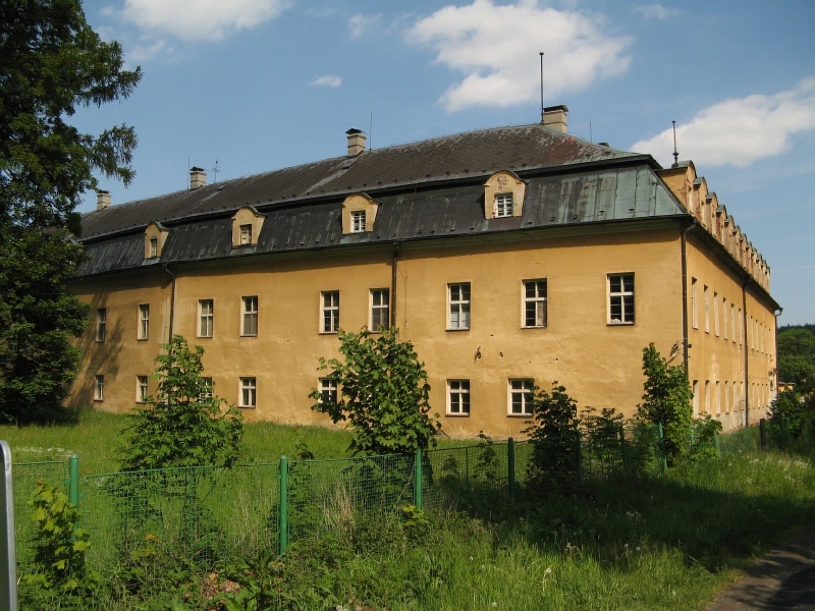 Zámek Hošťálkovy