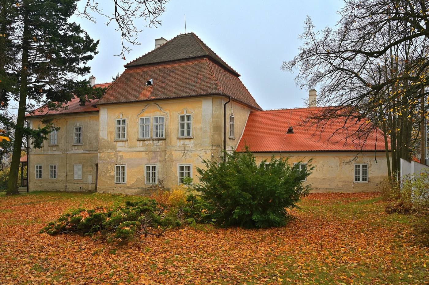 Zámek Lesní Hluboké