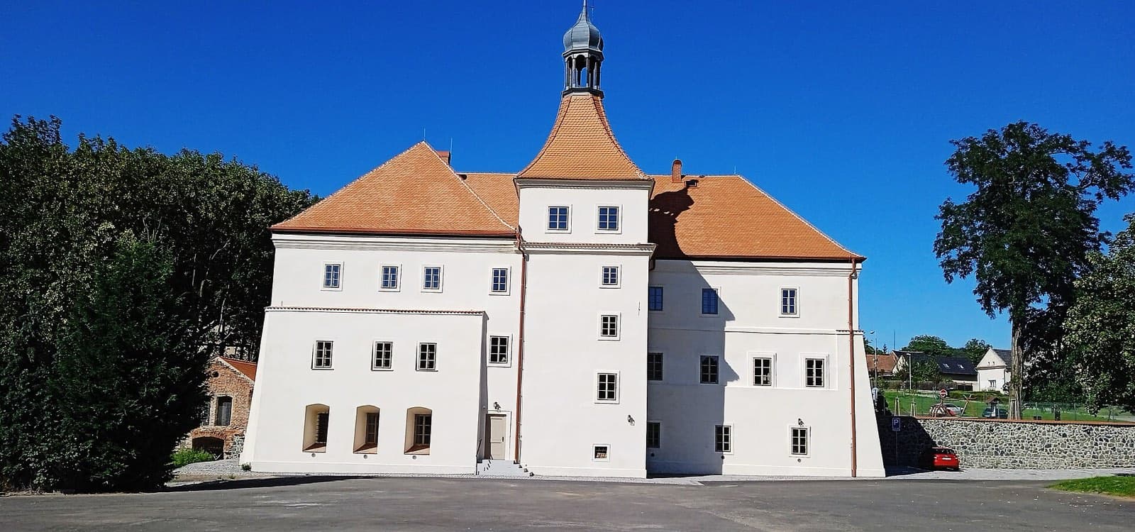 Zámek Mirošovice