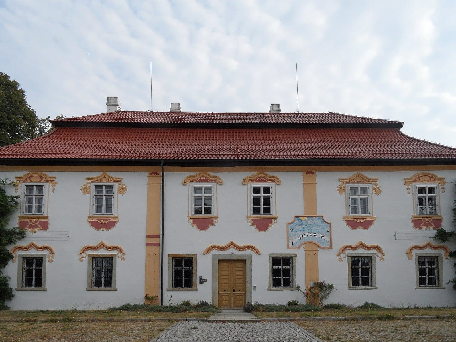 Zámek Ostrov u Zbraslavic