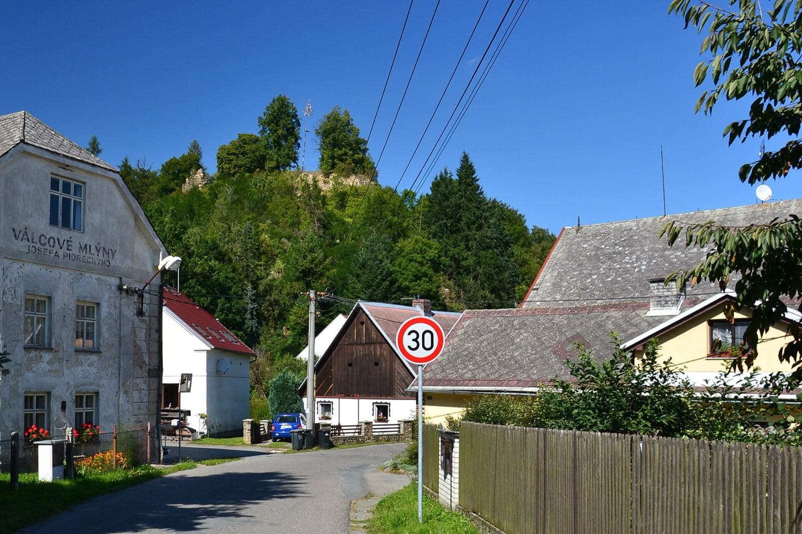 Zřícenina hradu Dolní Bělá